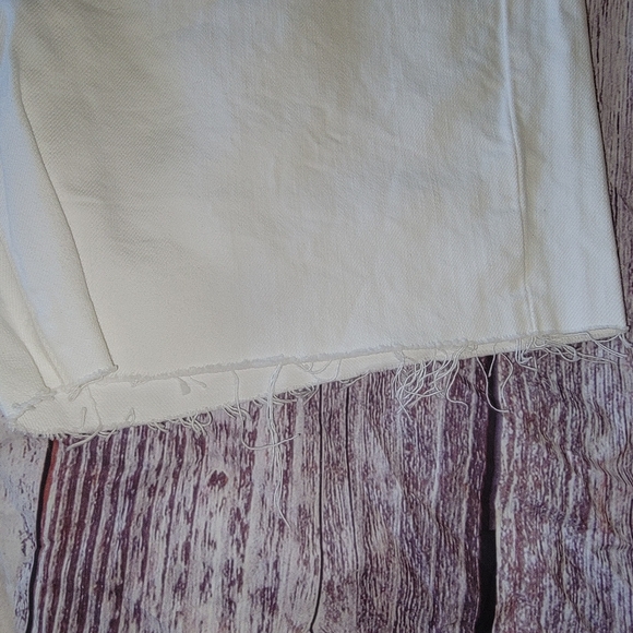 Veronica Beard Shiloh Mid Length Cut Off Button Fly Shorts - Picture 4 of 16